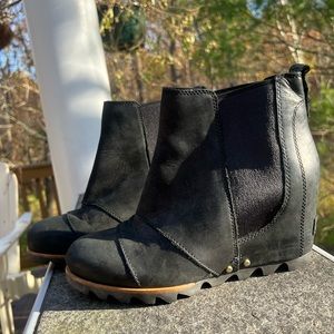 SOREL Lea Boots Women 7 Black LeatherWedge Joan of Arctic Chelsea Pull On Bootie